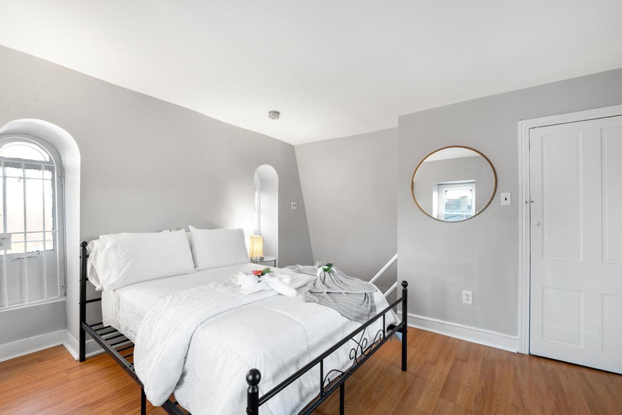 Spacious 2br In Univ City Apartment