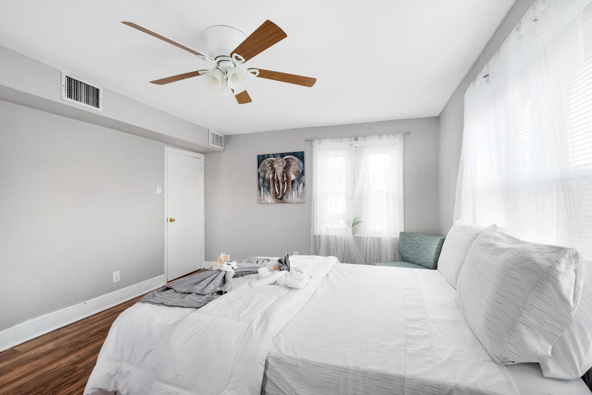 Spacious 2br In Univ City Apartment