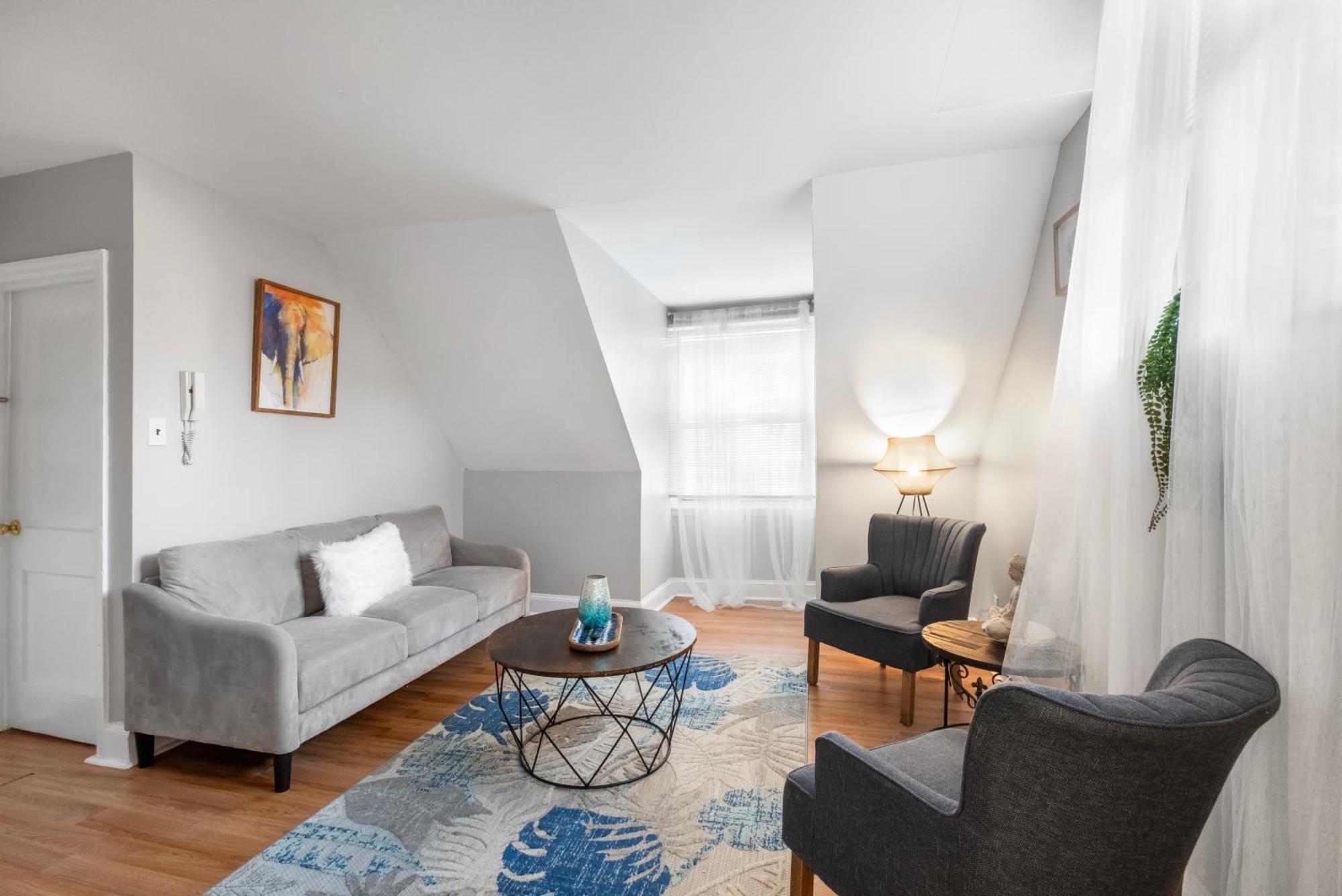 Spacious 2br In Univ City Apartment